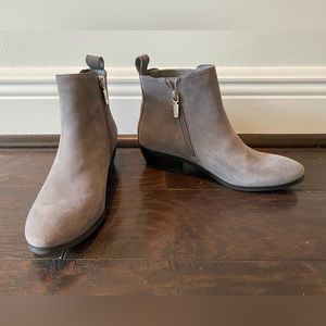 Blondo Gray Suede Ankle Waterproof Boots 6.5